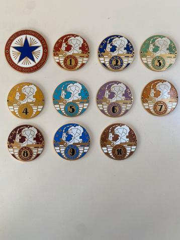Set emaille badges KNMV beschikbaar voor biedingen