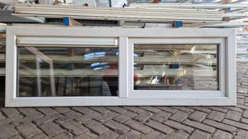 Kunststof raamkozijnen met kiepraam en luchtrooster ( 272 ) beschikbaar voor biedingen