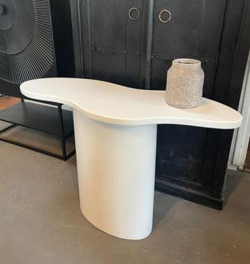 Magazijn Leegverkoop Sidetable Betonlook Wit organisch SALE beschikbaar voor biedingen
