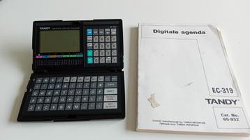 2 x vintage rekenmachine / agenda / databank  beschikbaar voor biedingen