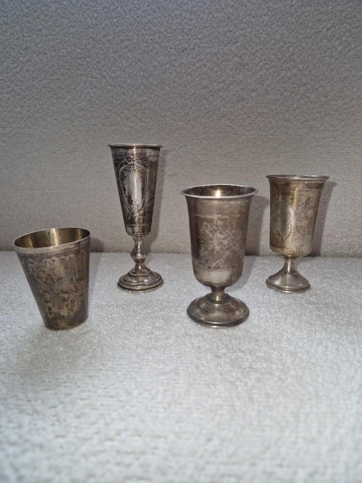 4 Zilveren antieke Russische wodka bekers, Antiek en Kunst, Antiek | Goud en Zilver, Zilver, Ophalen of Verzenden