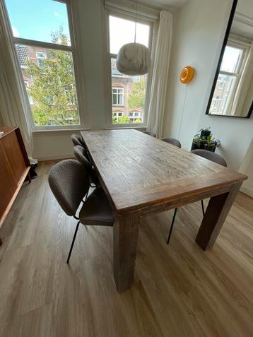 Eetkamerset tafel massief hout en 6 eetkamer stoelen teddy beschikbaar voor biedingen