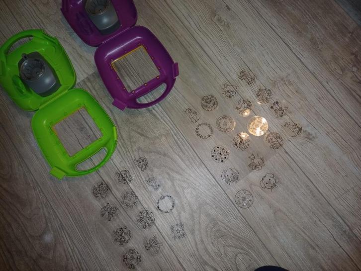 Xoomy tekenprojectoren (2 stuks) sinterklaastip?, Kinderen en Baby's, Speelgoed | Educatief en Creatief, Gebruikt, Met licht, Ophalen of Verzenden