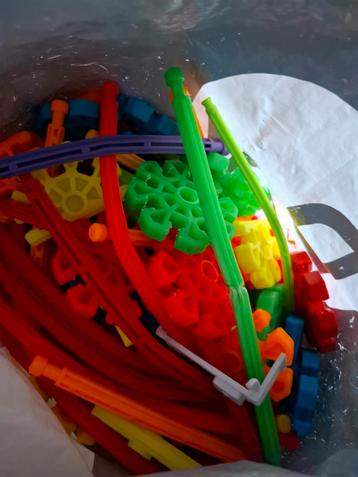 Tas vol K'nex bouwstukken beschikbaar voor biedingen