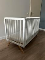 Prénatal ledikant met schuine poten - wit- inclusief matras, Ophalen of Verzenden, Zo goed als nieuw, Jongetje of Meisje