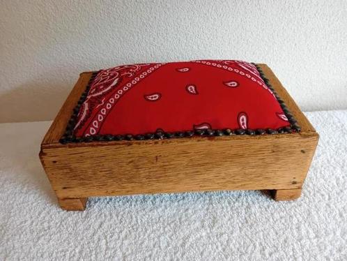voetenbankje  boerenzakdoek, Antiek en Kunst, Antiek | Woonaccessoires, Ophalen