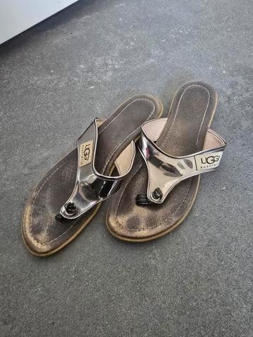 UGG slippers in maat 39 beschikbaar voor biedingen