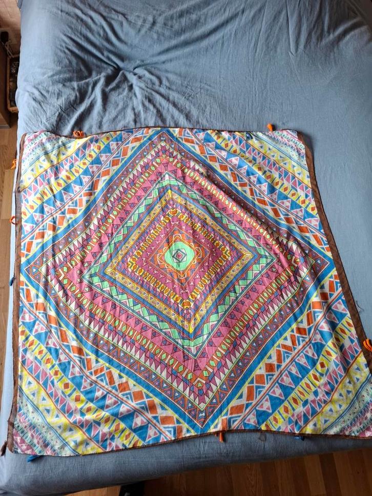 Vintage, grote, dunne, kleurrijke sjaal. 100x100 cm. Klosjes, Kleding | Dames, Mutsen, Sjaals en Handschoenen, Gedragen, Sjaal