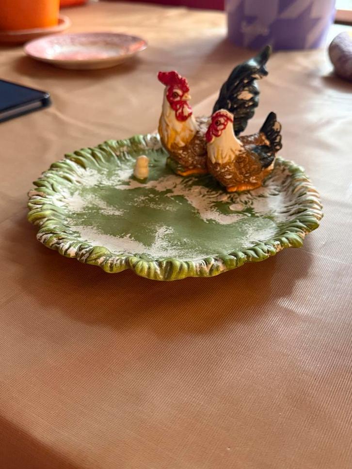 Kippen Schaal / Mand, Huis en Inrichting, Woonaccessoires | Schalen en Manden, Zo goed als nieuw, Schaal, Rond, Porselein of Keramiek