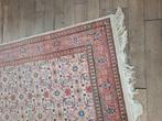 Vintage wollen vloerkleed hand geknoopt 1.67 x 2.52 m, Ophalen, Heikant 21 Kaatsheuvel, Overige kleuren, 150 tot 200 cm