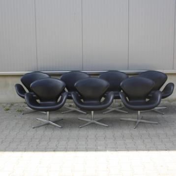 Swan Chair | zwart leer | A. Jacobsen | 24 x | Fritz Hansen beschikbaar voor biedingen