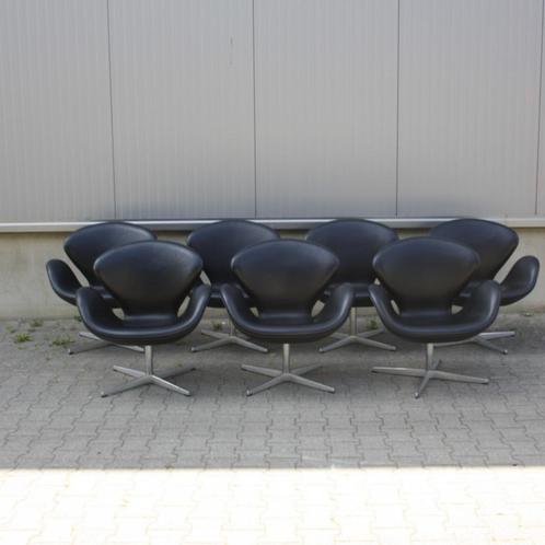 Swan Chair | zwart leer | A. Jacobsen | 24 x | Fritz Hansen, Huis en Inrichting, Fauteuils, Gebruikt, Leer, Metaal, 50 tot 75 cm