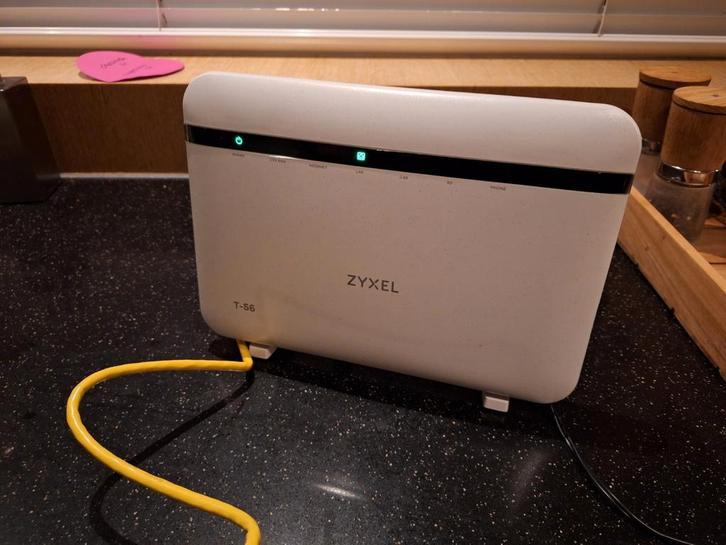 Zyxel T-56 met OpenWrt 24.10.4, Computers en Software, Routers en Modems, Zo goed als nieuw, Router, Ophalen of Verzenden
