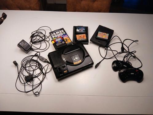 Sega MegaDrive 16 bit☆3 controllers☆5 Games☆game adaptor☆, Spelcomputers en Games, Spelcomputers | Sega, Zo goed als nieuw, Mega Drive