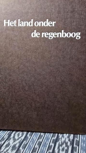Het Land Onder de Regenboog - Indonesië Geschiedenis beschikbaar voor biedingen