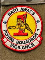 Embleem nato awacs 1 flying Squadron vigilance, Verzamelen, Verzenden, Luchtmacht, Embleem of Badge