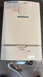 Remeha Calenta 40c, 1 jaar gebruikt, met Isense thermostaat, Ophalen, Geiser, Minder dan 20 liter, Minder dan 3 jaar oud