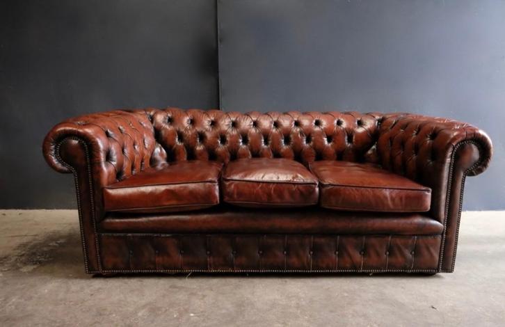 Traditioneel Engelse Chesterfield bank, Huis en Inrichting, Fauteuils, Gebruikt, Leer, 125 cm of meer, 150 cm of meer, Ophalen