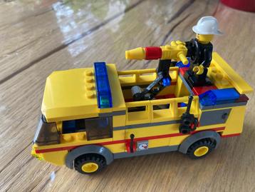 Vliegveld brandweerwagen (7891) lego set 2006 beschikbaar voor biedingen