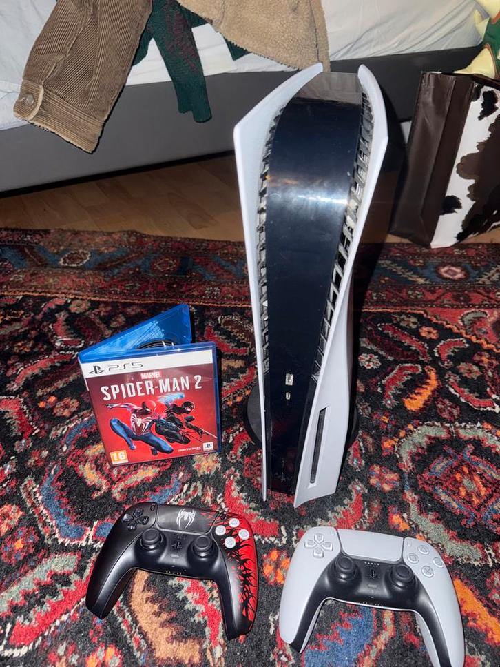 PS5 Disk + 2 Controllers + Spider-Man 2, Spelcomputers en Games, Spelcomputers | Sony PlayStation 5, Gebruikt, Playstation 5, Ophalen of Verzenden