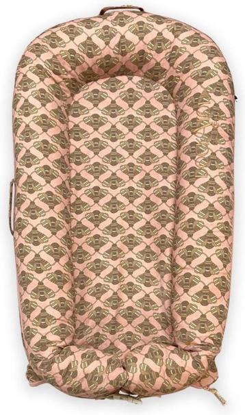 DockATot Deluxe+ Babynestje Busy Bees beschikbaar voor biedingen