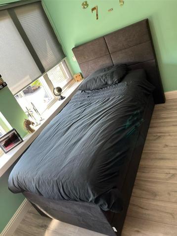 Boxspring met opberg box beschikbaar voor biedingen