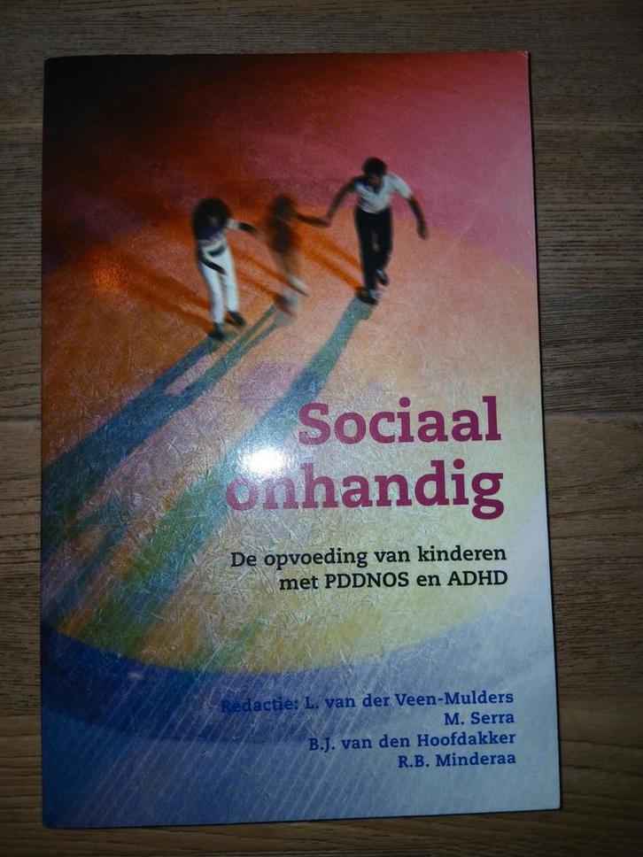 Sociaal onhandig; de opvoeding van kinderen met autisme/ADHD, Boeken, Advies, Hulp en Training, Zo goed als nieuw, Ophalen of Verzenden