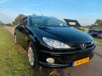 Peugeot 206 1.6 16V CC 2005 Zwart, Auto's, Peugeot, Voorwielaandrijving, 4 cilinders, Cabriolet, 4 stoelen