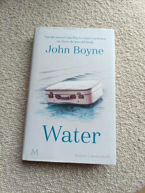 John Boyne - Water, Boeken, Literatuur, Zo goed als nieuw, Nederland, Ophalen of Verzenden