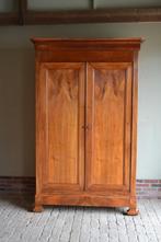 Prachtige strakke antieke kersen houten Louis Philippe kast.