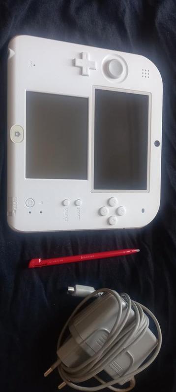 White 2ds as good as new beschikbaar voor biedingen