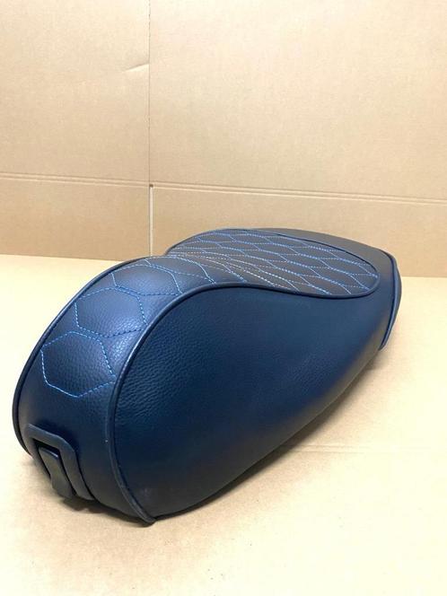 Vespa Sprint zadel rs patroon met blauwe draadkleur, Fietsen en Brommers, Brommeronderdelen | Scooters, Zo goed als nieuw, Vespa