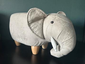 Poef hocker olifant beschikbaar voor biedingen