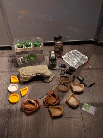 Diverse terrariumartikelen beschikbaar voor biedingen