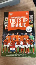Voetbalboek “Trots op oranje”, Ophalen of Verzenden, Zo goed als nieuw
