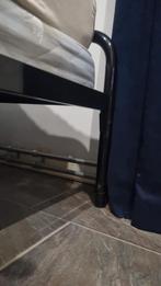 Twee 90x200 bedden met matrassen, Huis en Inrichting, Slaapkamer | Bedden, Gebruikt, 90 cm, Eenpersoons, Zwart