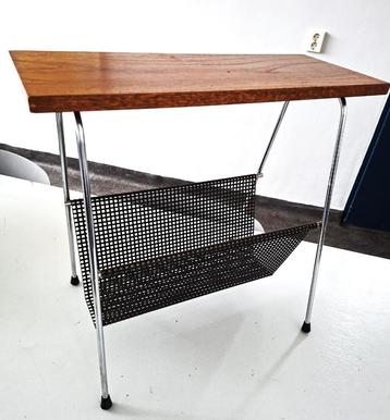 vintage Pilastro bijzettafel + krantenbak retro mid century beschikbaar voor biedingen