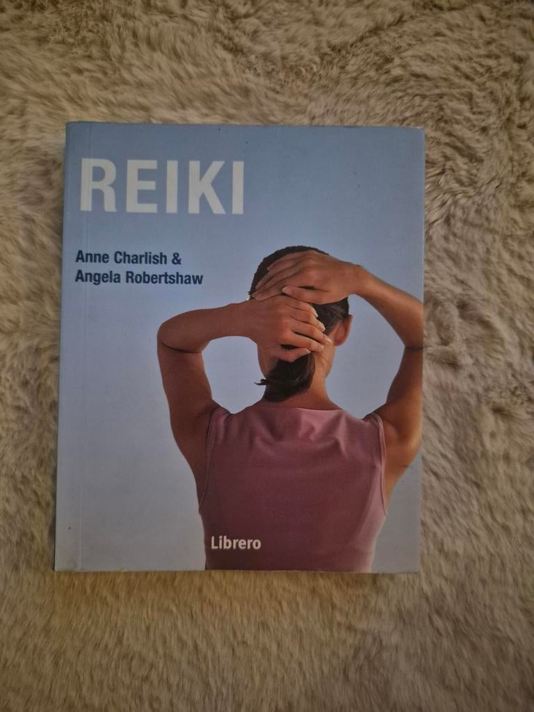 Reiki Boek - Anne Charlish & Angela Robertshaw, Boeken, Esoterie en Spiritualiteit, Ophalen of Verzenden