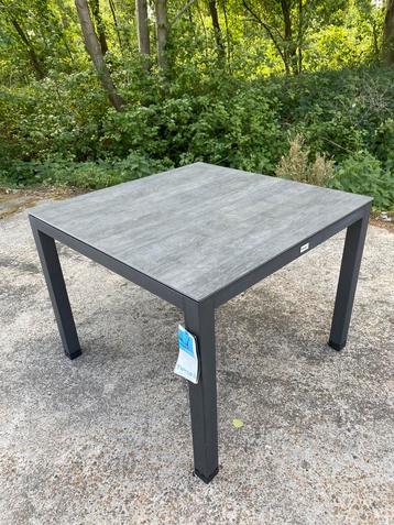 Tierra Outdoor nieuwe tuintafel 100 bij 100 cm  beschikbaar voor biedingen
