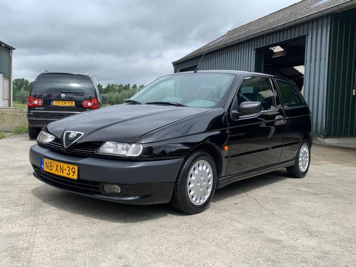 Alfa Romeo 145 1.7 16V Boxer, Auto's, Alfa Romeo, Particulier, Benzine, Hatchback, Handgeschakeld, Origineel Nederlands, Zwart