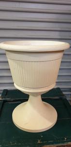 bloembak geel kunststof op voet, Ophalen of Verzenden, 'T Olde Gre-j, Info@toldegrej.nl, Endepoelstraat 20f Didam