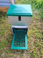 trapbak voerbak feed-o-matic 8 kg kippen, Ophalen of Verzenden, Zo goed als nieuw, Drinken en Voederen