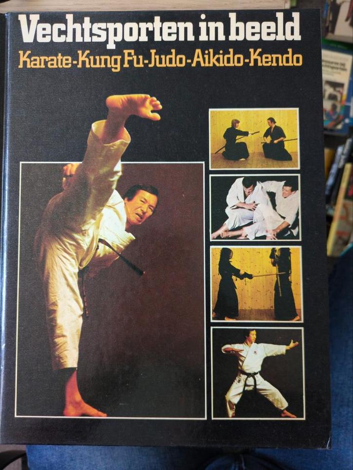 Vechtsporten in beeld: Karate, Kung Fu, Judo, Aikido, Kendo, Boeken, Sportboeken, Gelezen, Vechtsport, Ophalen of Verzenden