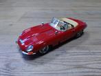 Bburago modelauto Jaguar E-Type Cabriolet (1961) 1:18 rood, Hobby en Vrije tijd, Modelauto's | 1:18, Ophalen of Verzenden, Zo goed als nieuw