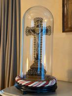 Antiek Kruisbeeld onder Stolp, Antiek en Kunst, Ophalen of Verzenden