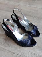 Leuke blauwe damesschoen met sleehak (slingbacks) maat 34, Blauw, Ophalen of Verzenden, Zo goed als nieuw, Schoenen met hoge hakken