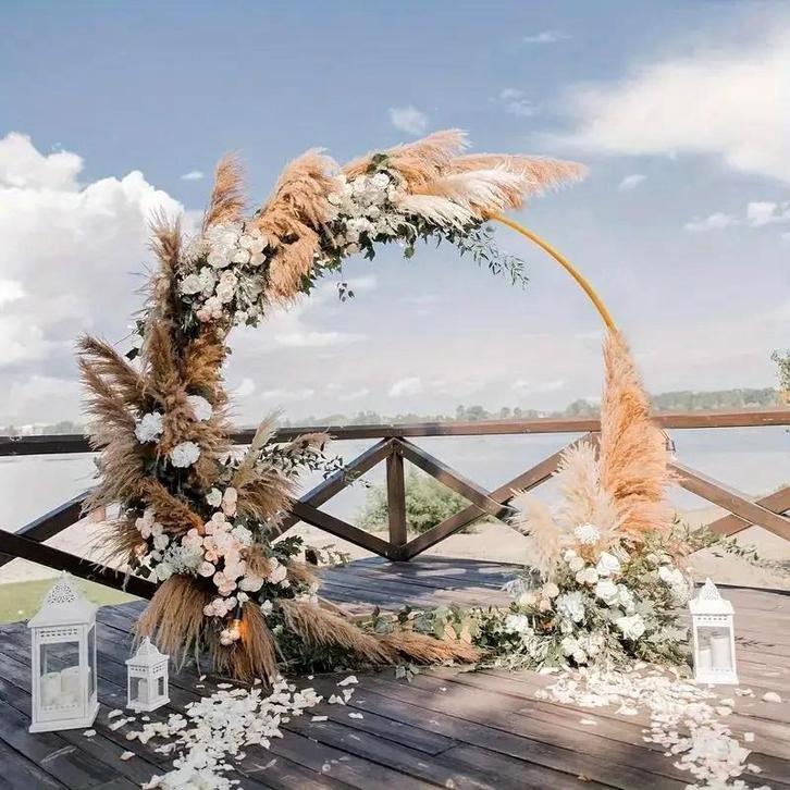 BACKDROP CIRKEL goud huren huur bruiloft huwelijk decoratie, Hobby en Vrije tijd, Feestartikelen | Verhuur, Zo goed als nieuw