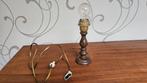 Antieke tafellamp met houten voet, Huis en Inrichting, Lampen | Tafellampen, Minder dan 50 cm, Gebruikt, Ophalen of Verzenden