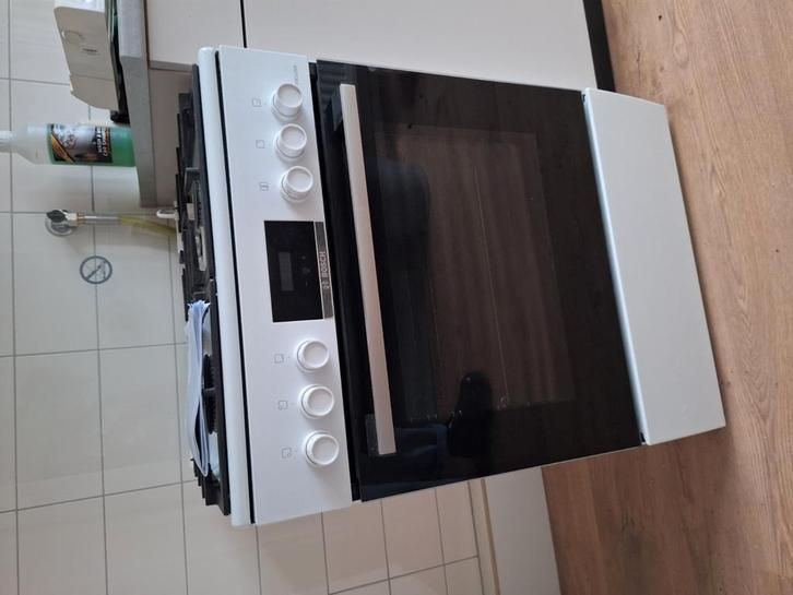 Vrijstaand gasfornuis met oven BOSCH, Witgoed en Apparatuur, Fornuizen, Zo goed als nieuw, Vrijstaand, Gas, 4 kookzones, 85 tot 90 cm
