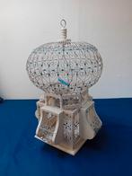 Aparte vogelkooi., Ophalen